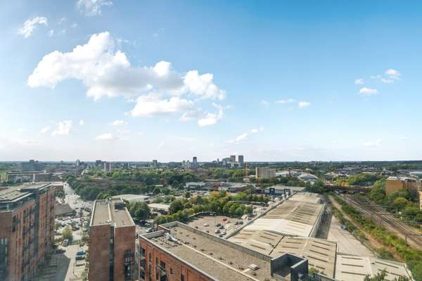 Flat Trinity Way in Salford