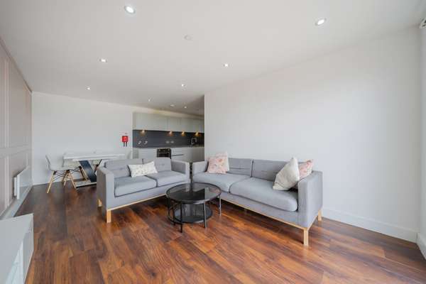 Flat Trinity Way in Salford