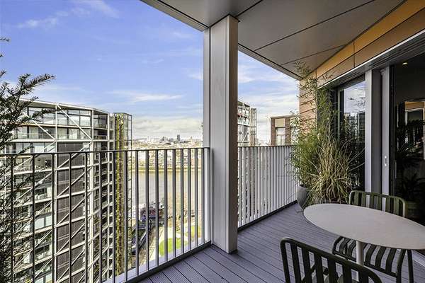 Flat Lanchester Way in Greater London