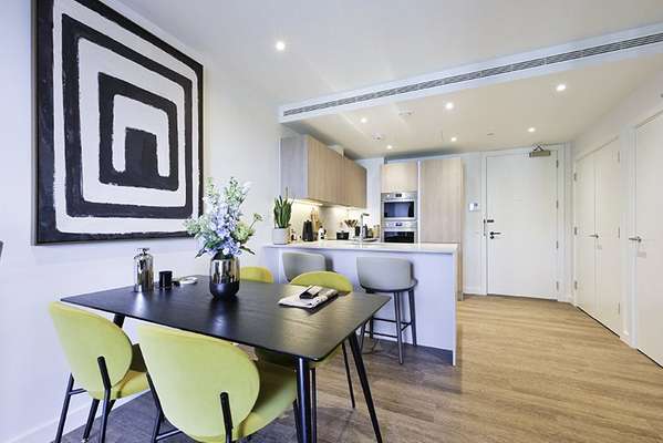 Flat Lanchester Way in Greater London
