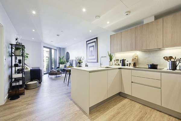 Flat Lanchester Way in Greater London