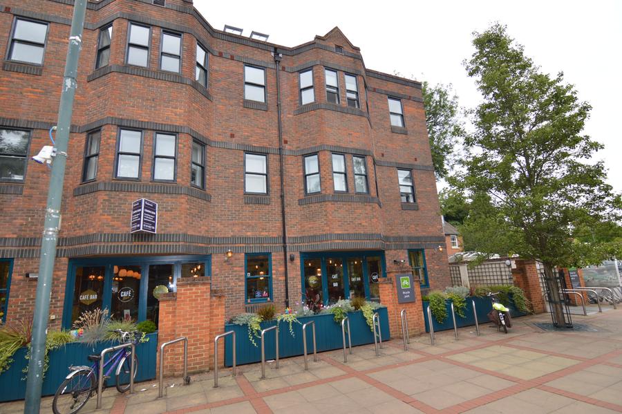 Flat Central Walk in Wokingham