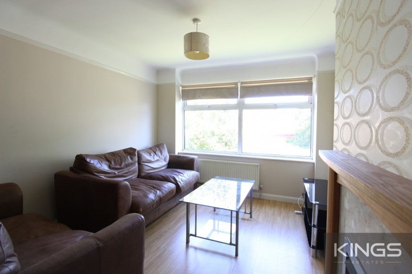 Flat Tennyson Road in Southampton