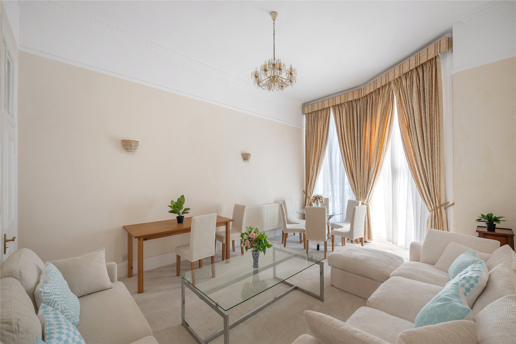 Flat Cornwall Gardens in Greater London