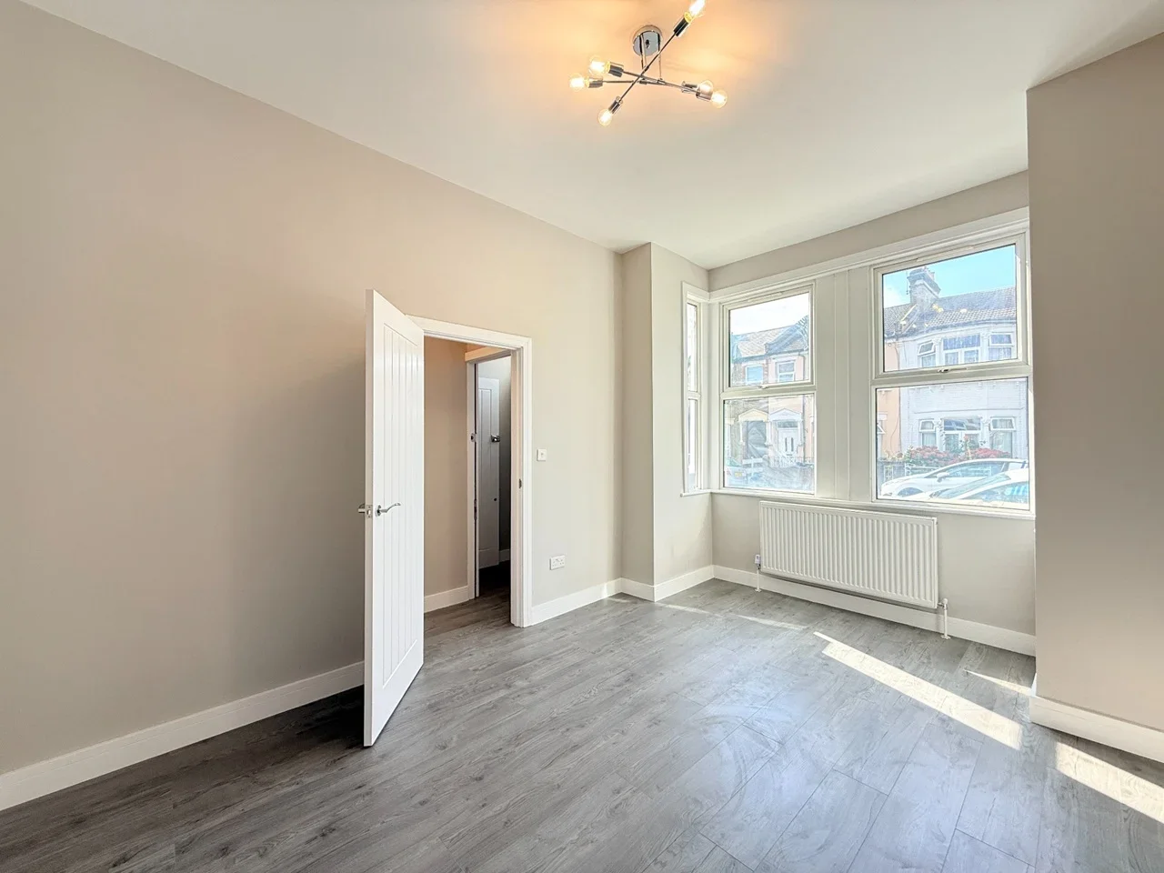 Flat Putney High Street in Greater London