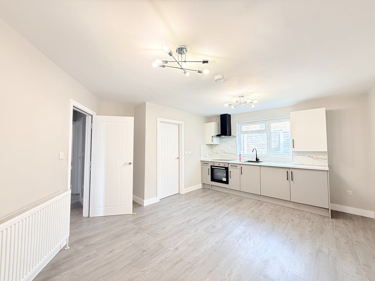 Flat Putney High Street in Greater London