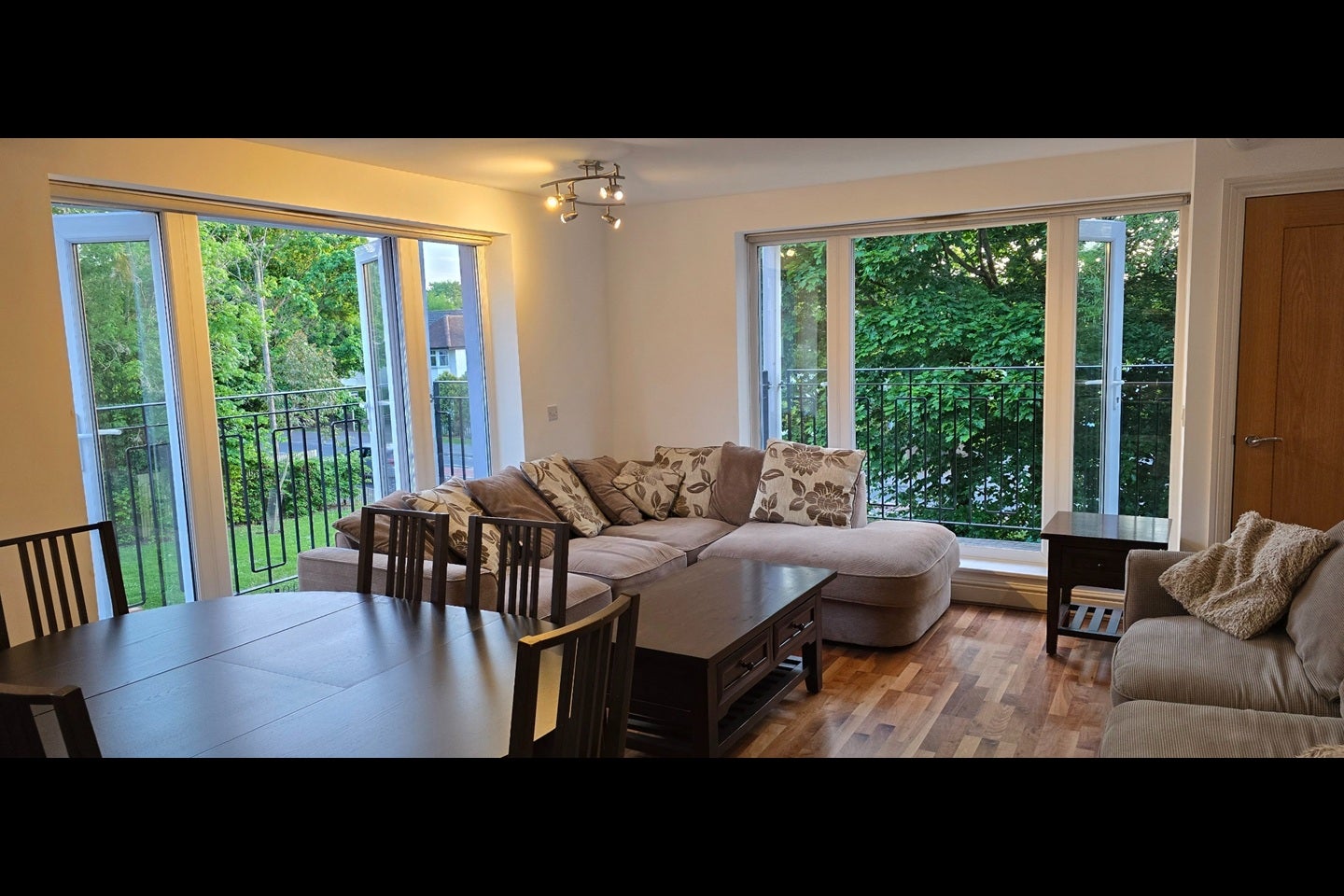 Flat Ellis Close in Greater London