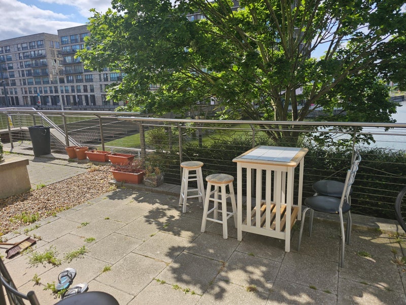 Room Albert Basin Way in Greater London