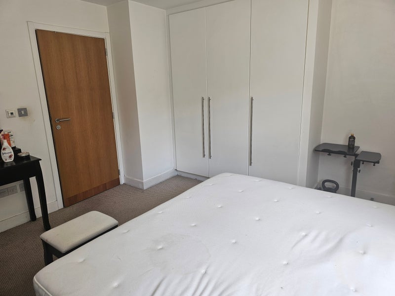 Room Albert Basin Way in Greater London