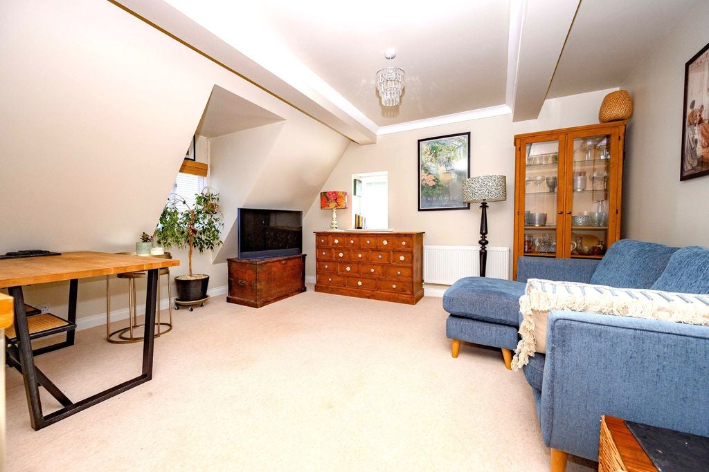 Flat Coopers Green Lane in Welwyn Hatfield