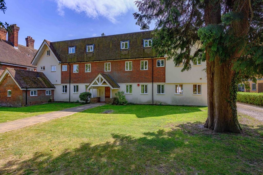 Flat Coopers Green Lane in Welwyn Hatfield
