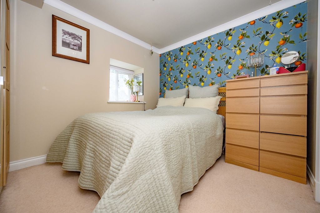 Flat Coopers Green Lane in Welwyn Hatfield