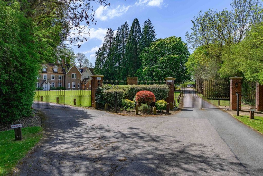 Flat Coopers Green Lane in Welwyn Hatfield