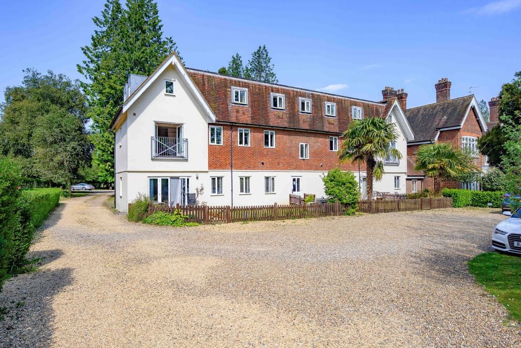Flat Coopers Green Lane in Welwyn Hatfield