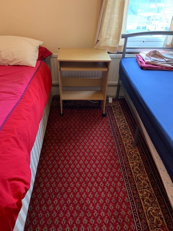 Room Cowper Avenue in Greater London