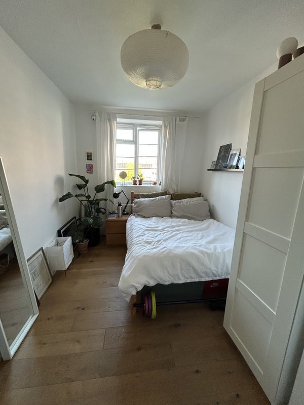 Room White Post Lane in Greater London