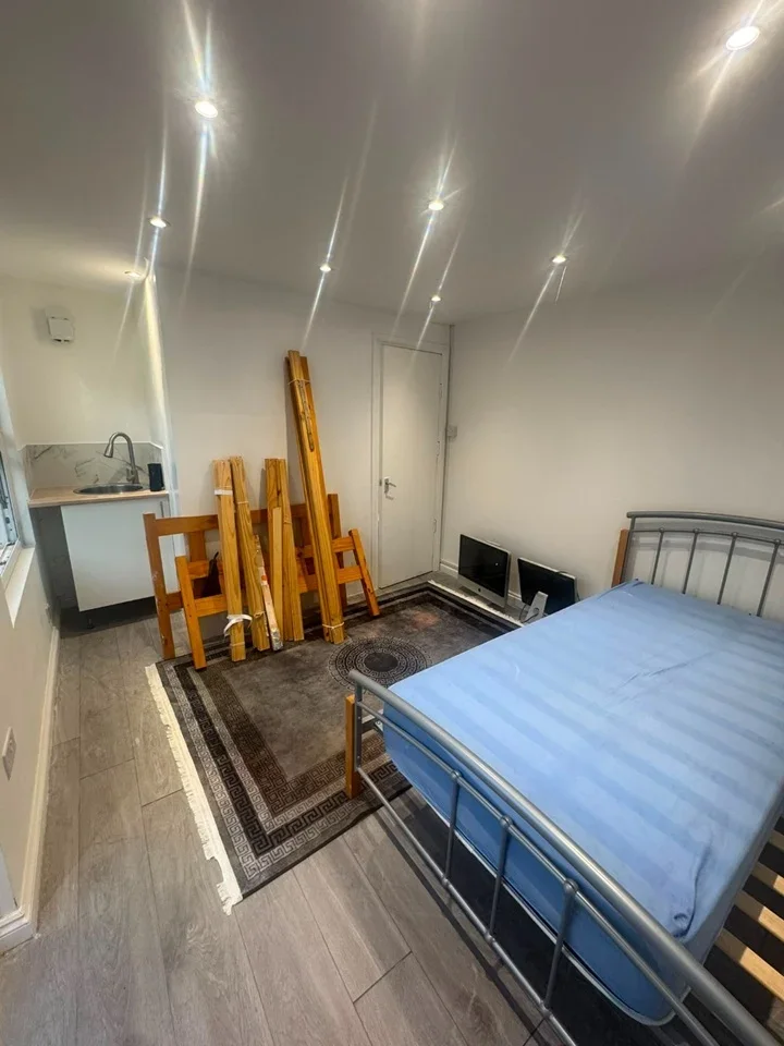 Room Roman Road in Greater London