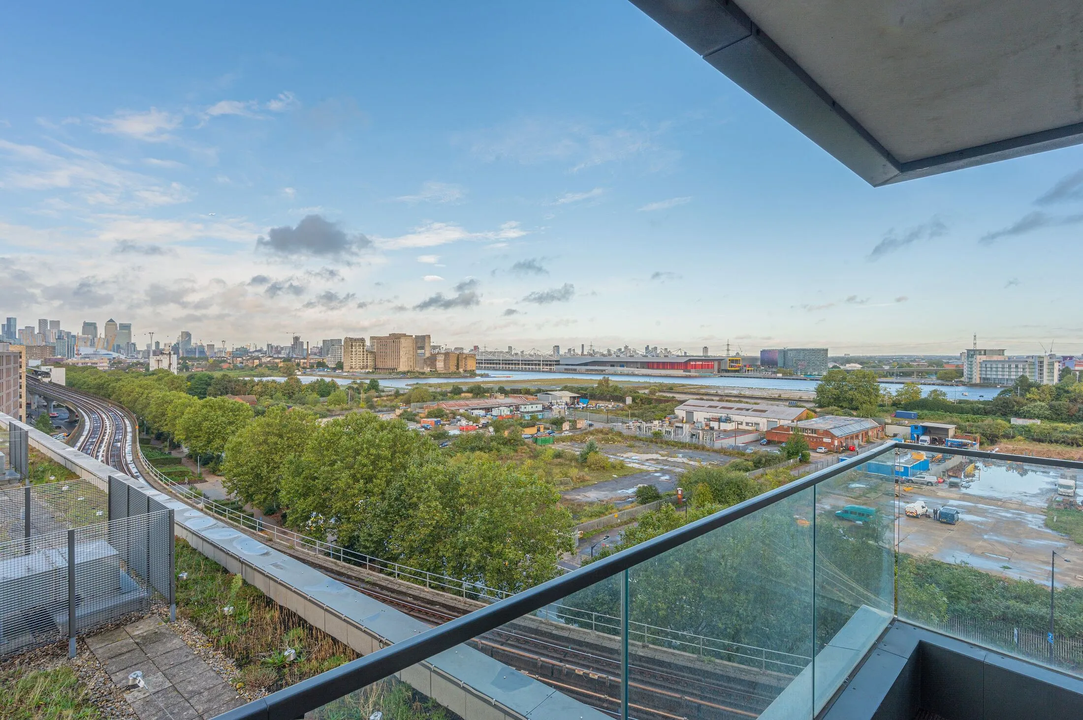 Flat Booth Road in Greater London