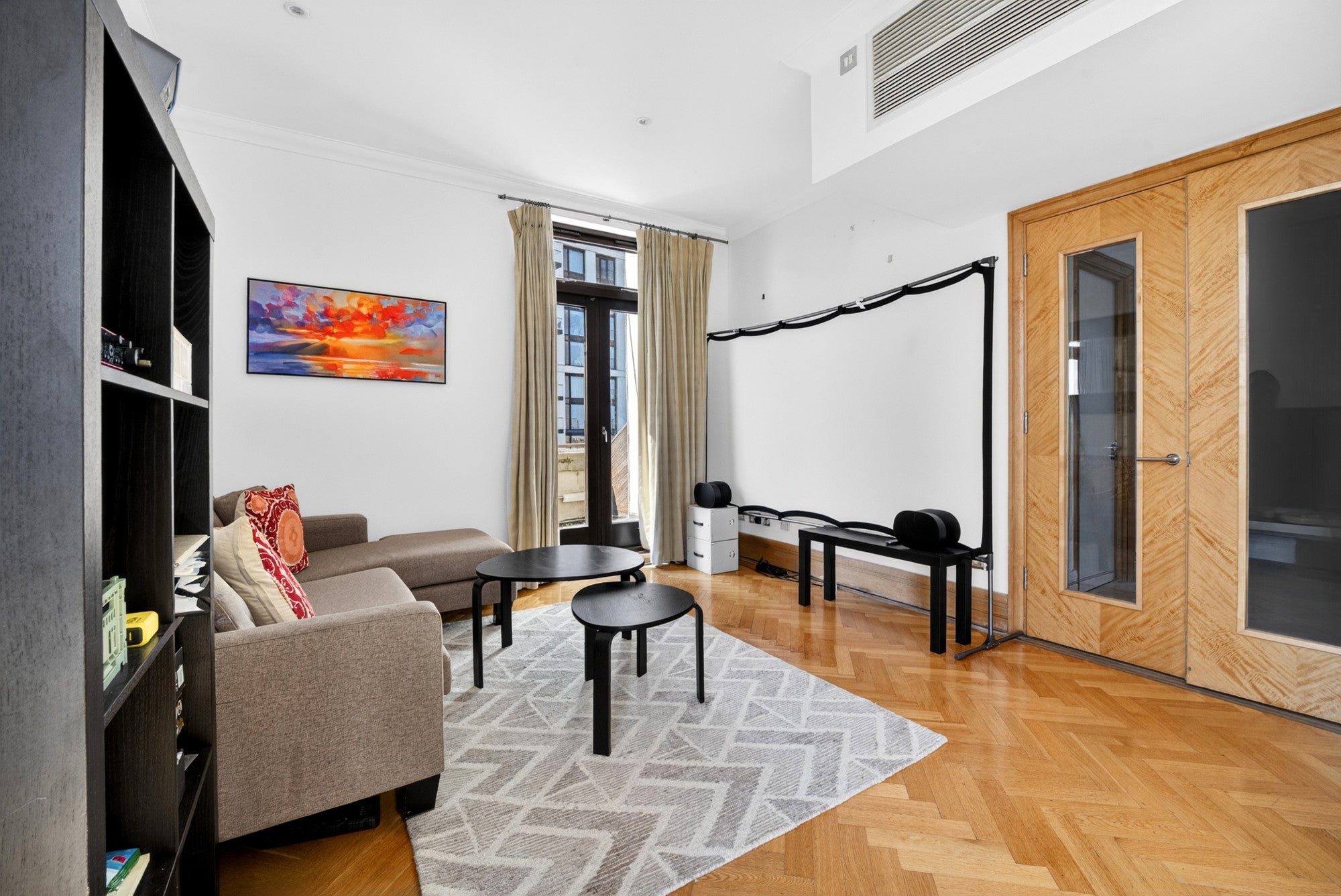 Flat Hatfields in Greater London