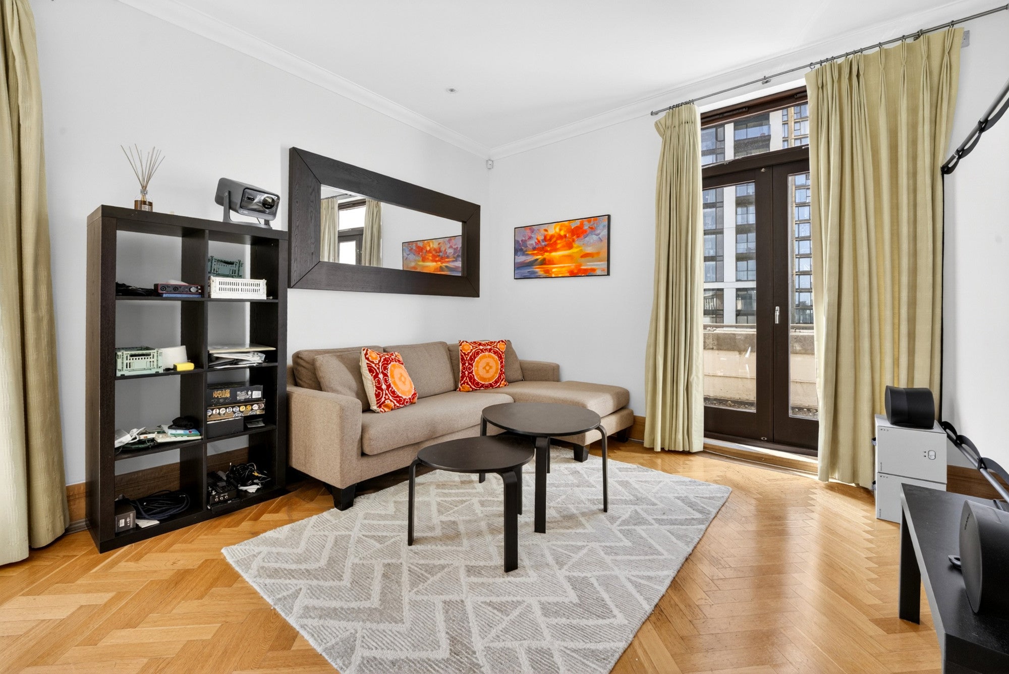 Flat Hatfields in Greater London