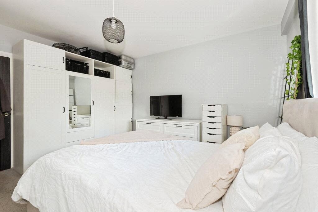 Flat Challenge Court in Mole Valley