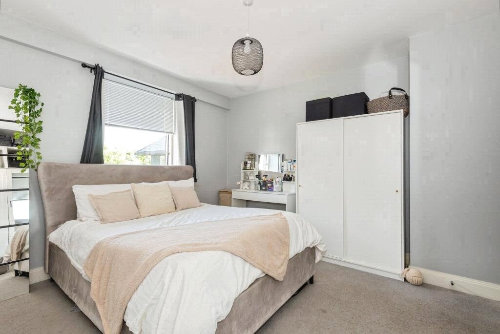Flat Challenge Court in Mole Valley