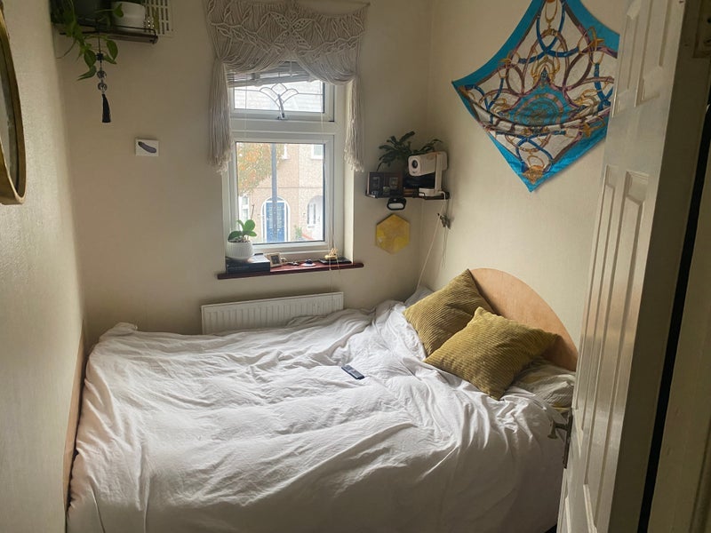 Room Sanderstead Road in Greater London