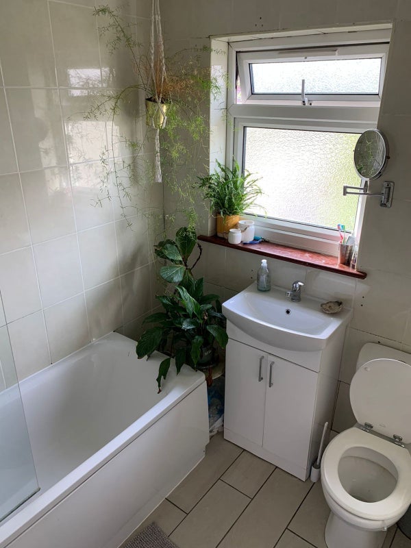 Room Sanderstead Road in Greater London