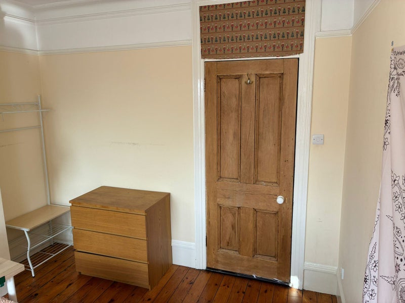 Room Aynhoe Road in Greater London