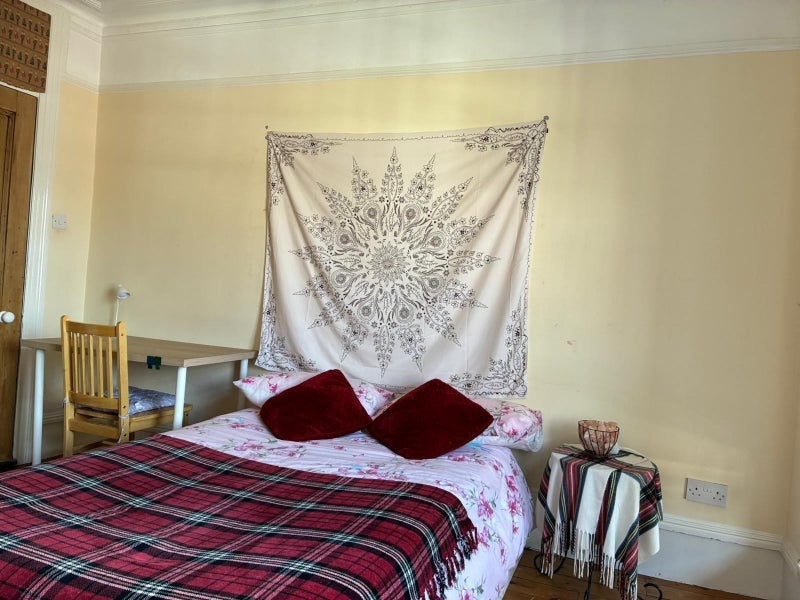 Room Aynhoe Road in Greater London