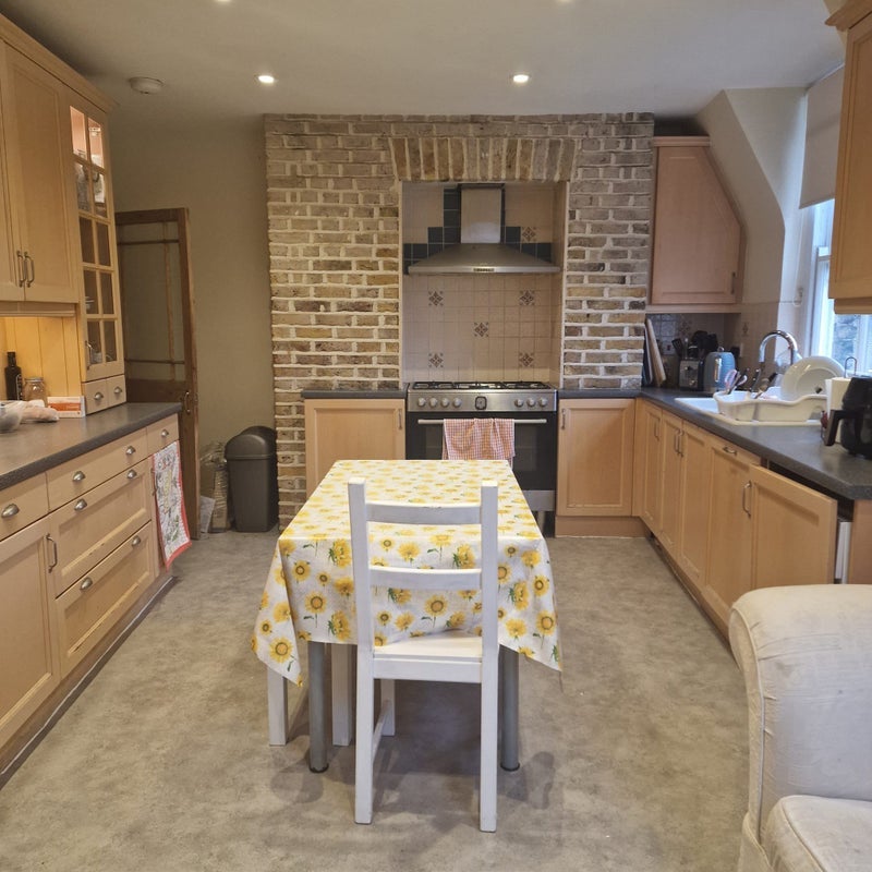 Room Aynhoe Road in Greater London
