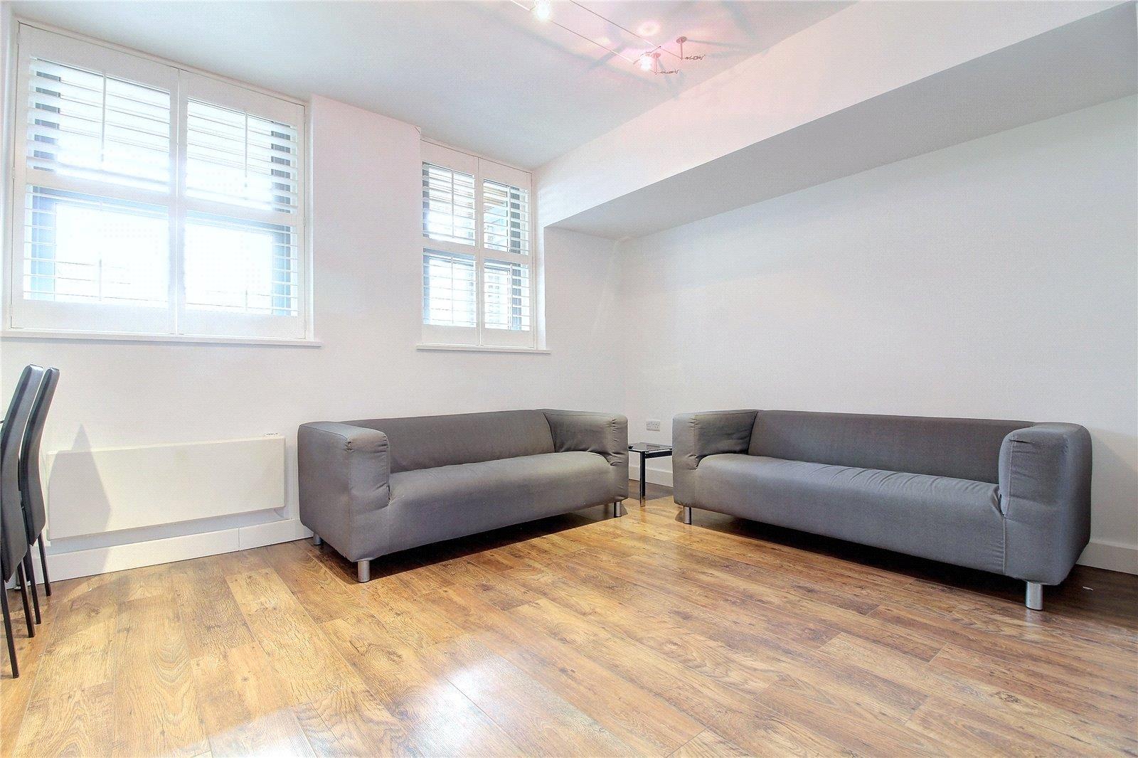Flat Boleyn Road in Greater London