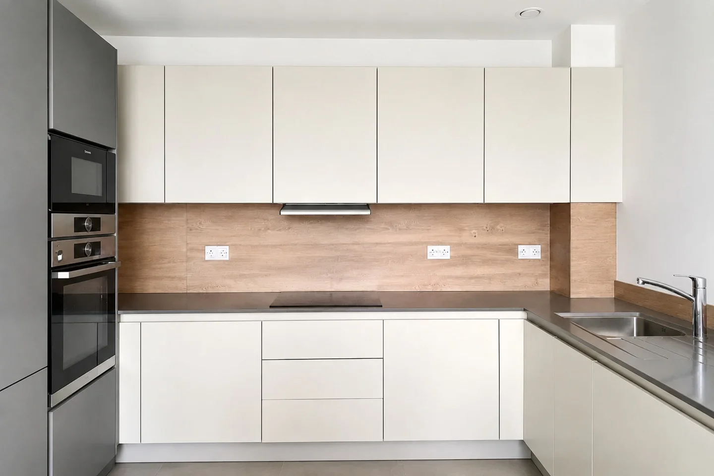 Flat Newnton Close in Greater London