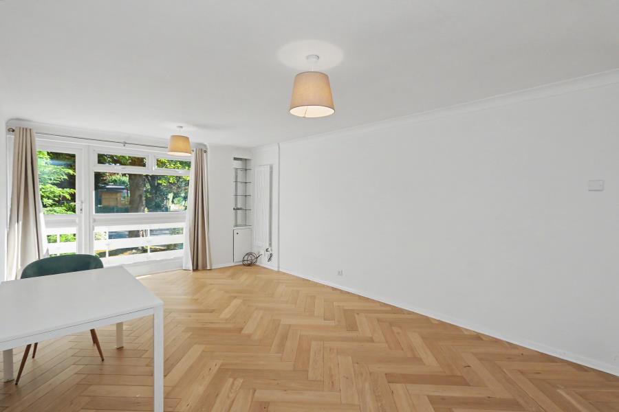 Flat Mountcombe Close in Greater London