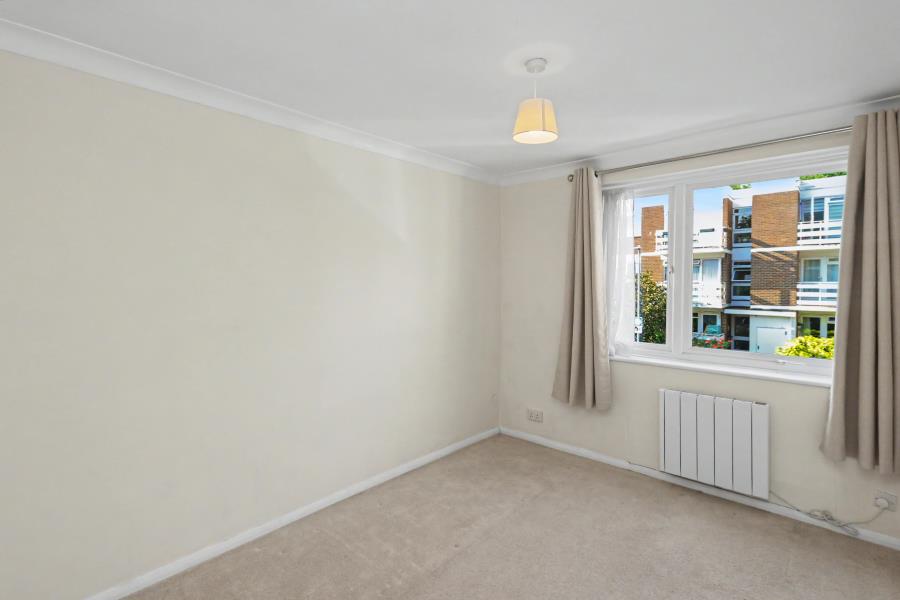 Flat Mountcombe Close in Greater London