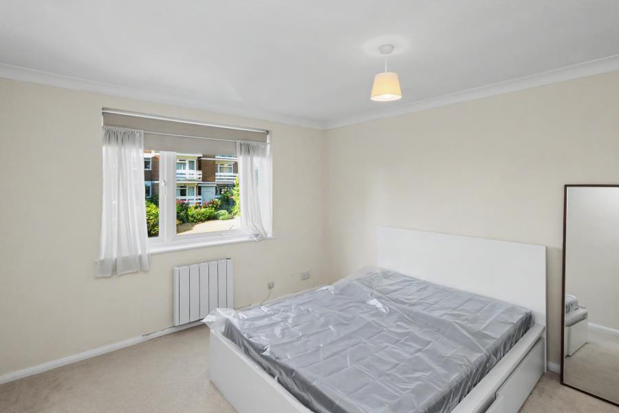 Flat Mountcombe Close in Greater London