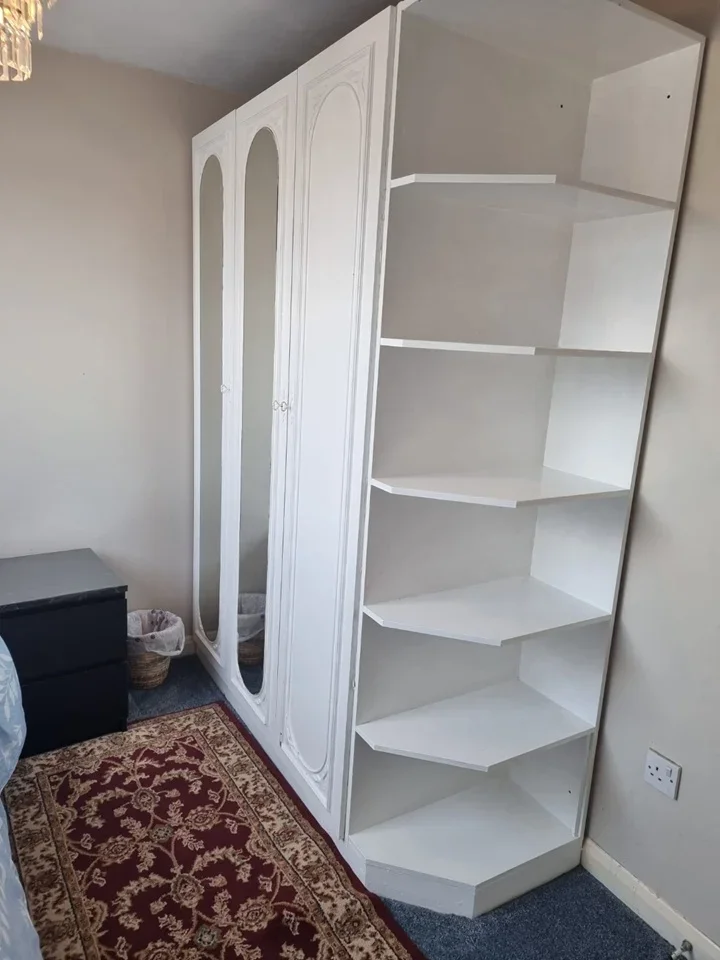 Room Veals Mead in Greater London