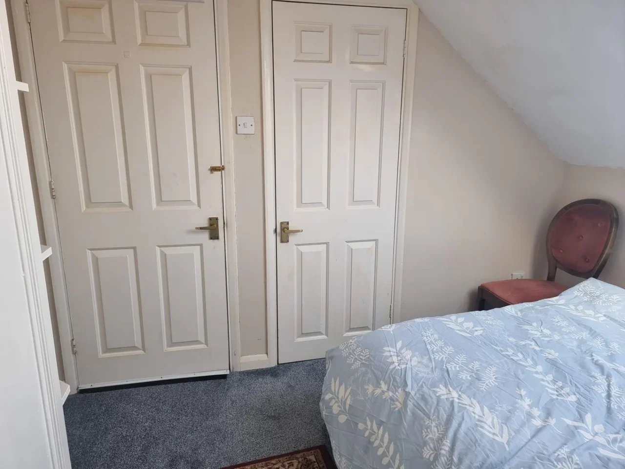 Room Veals Mead in Greater London