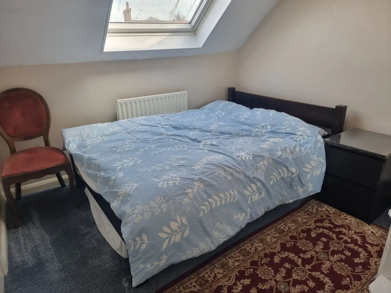 Room Veals Mead in Greater London