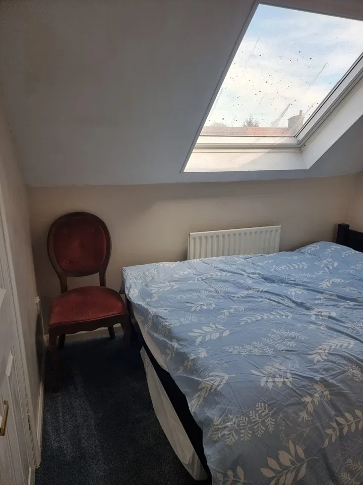 Room Veals Mead in Greater London
