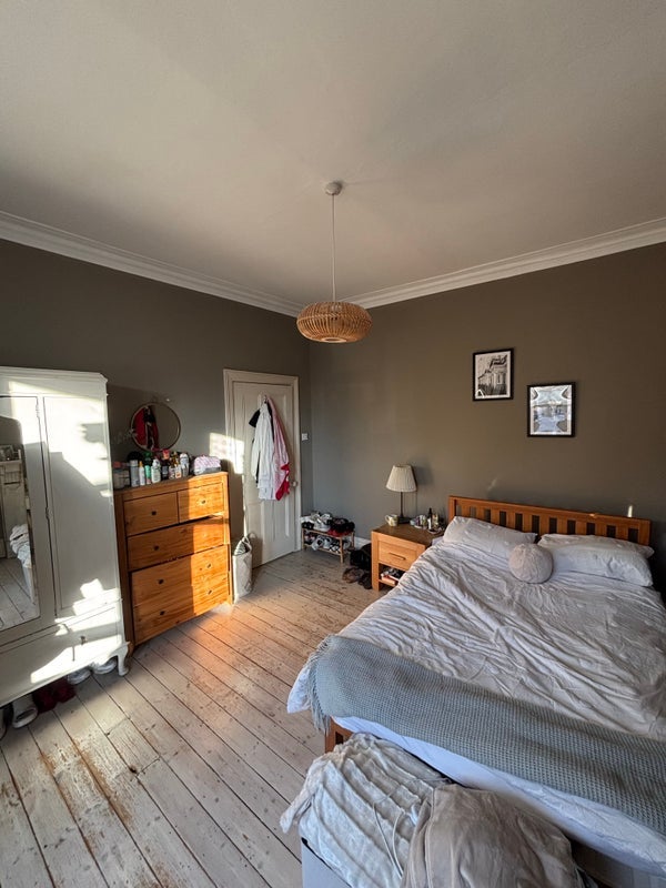 Room Hemberton Road in Greater London