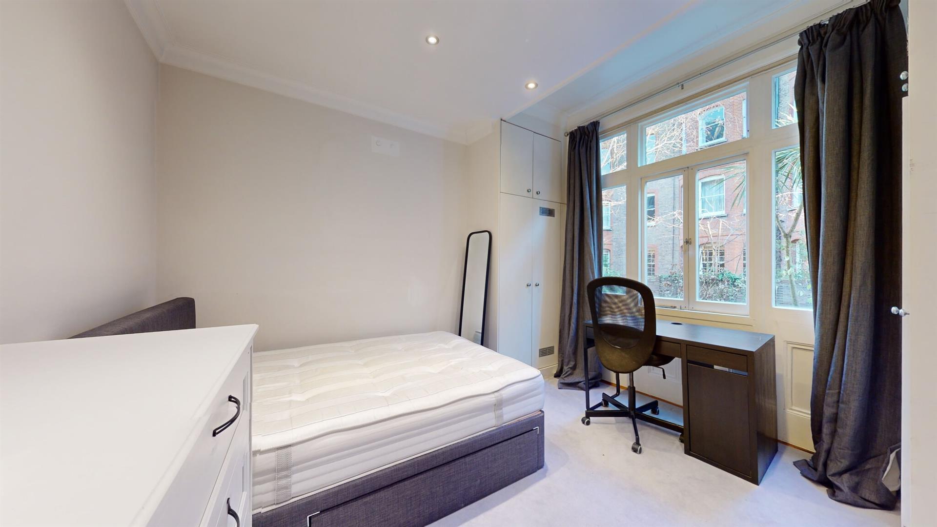 Flat Nevern Square in Greater London