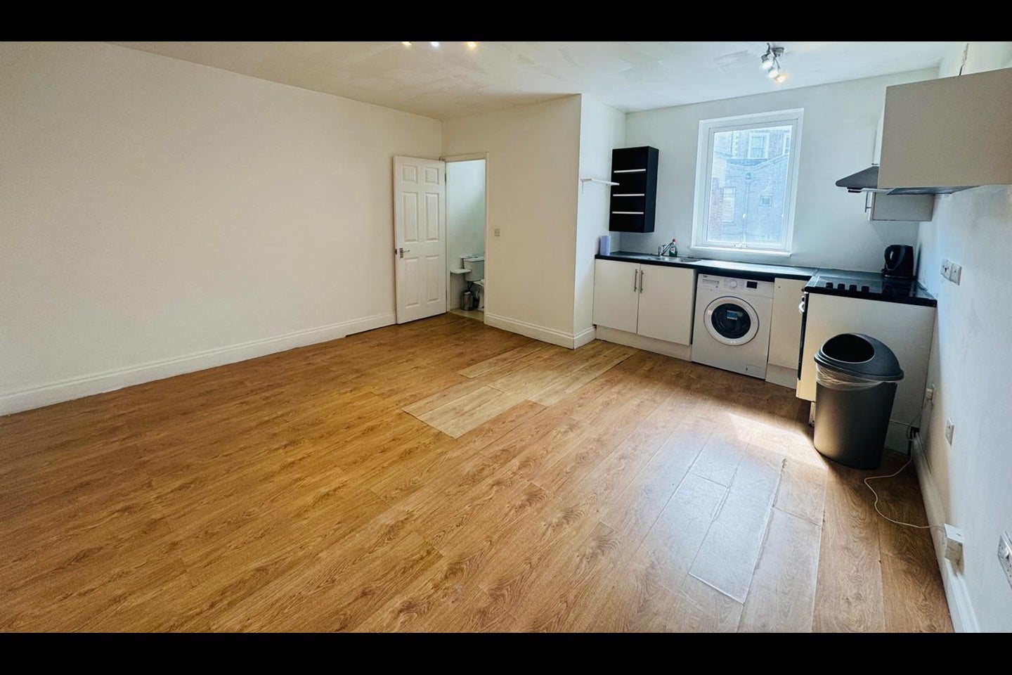 Flat Lewisham High Street in Greater London