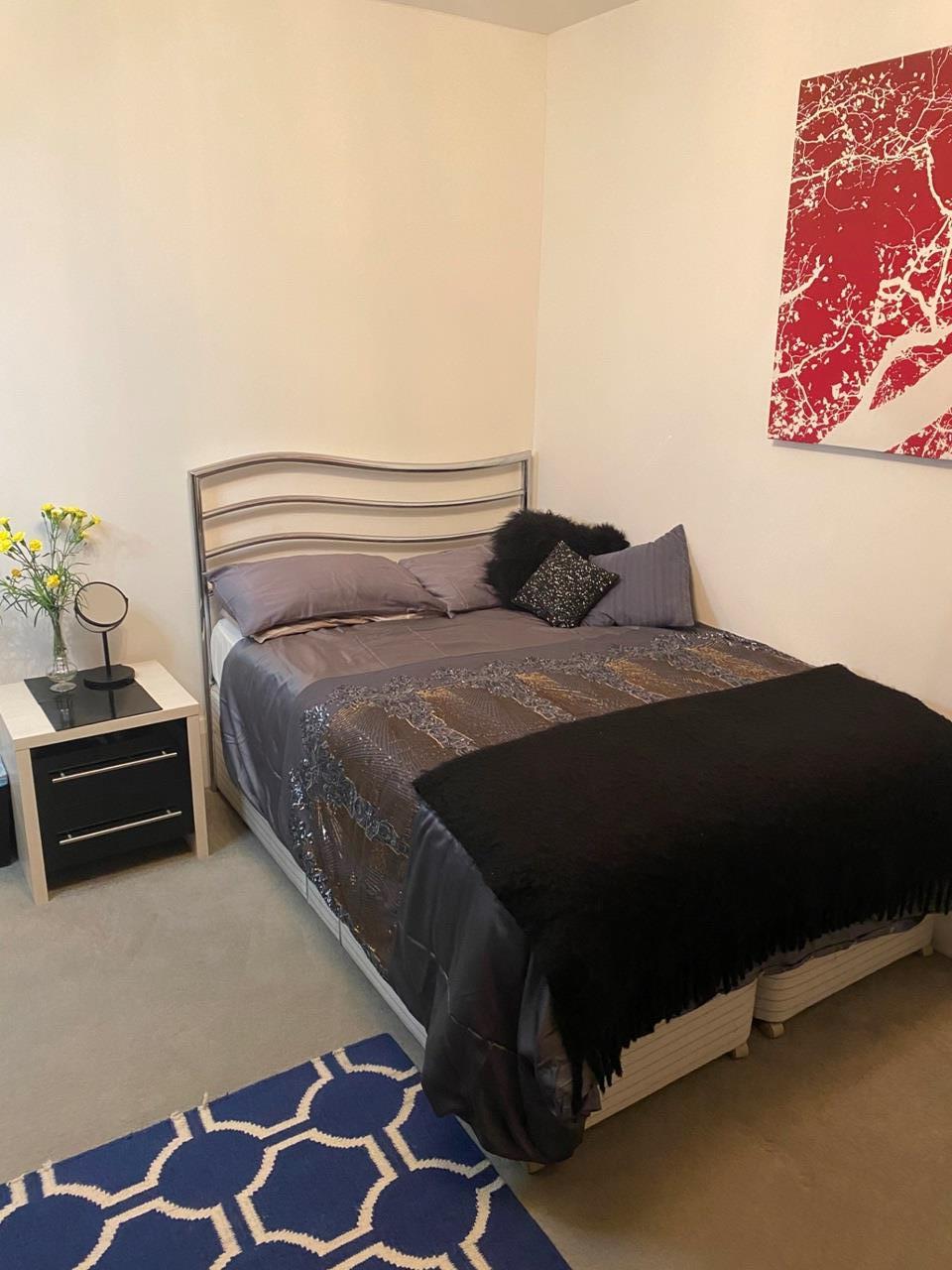 Room Birkenhead Avenue in Greater London