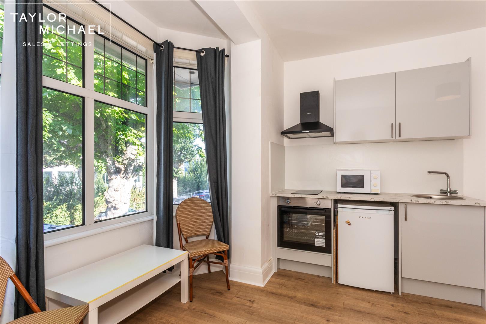 Room Holland Road in Hove