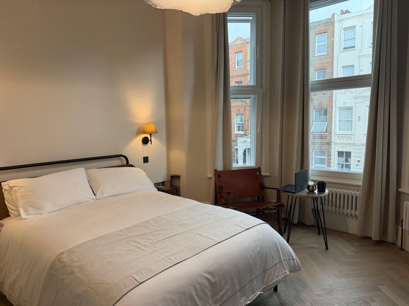 Flat Warwick Road in Greater London