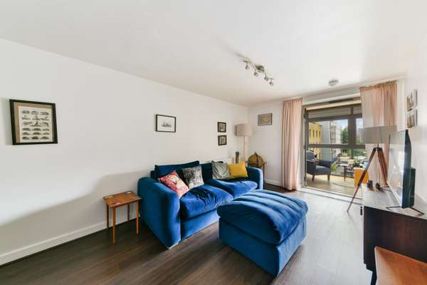 Flat Downham Road in Greater London