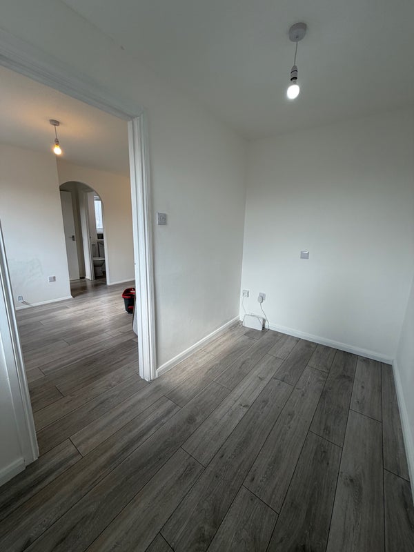 Flat Watermill Lane in Greater London