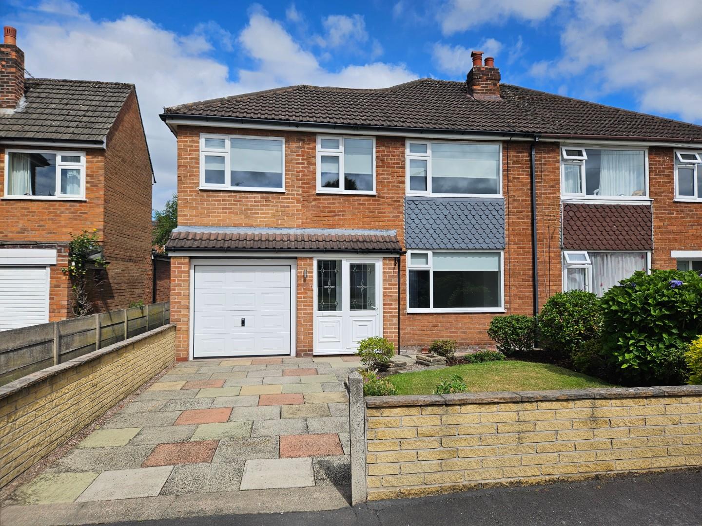 House Wentworth Avenue in Trafford