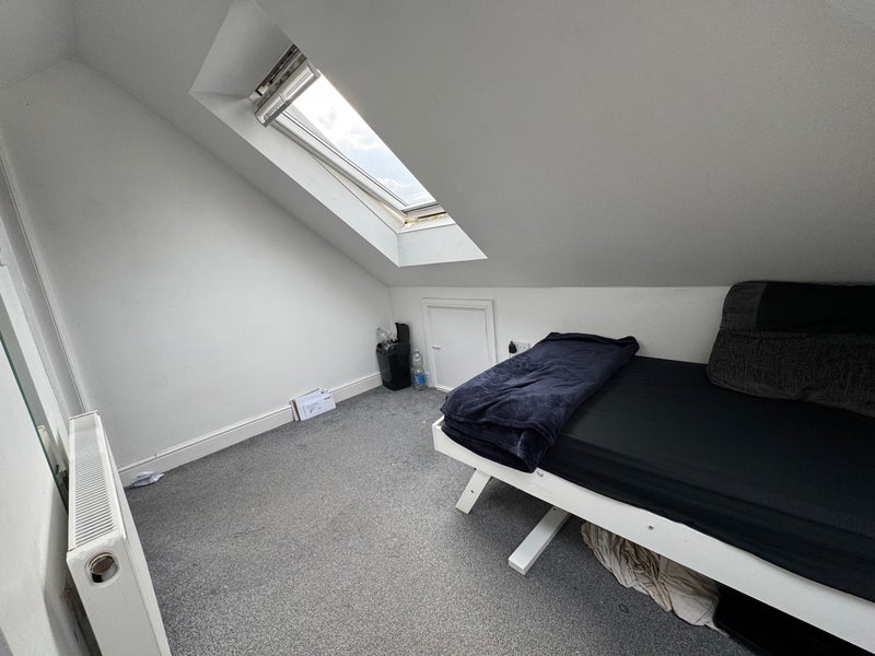 Room Roehampton Vale in Greater London